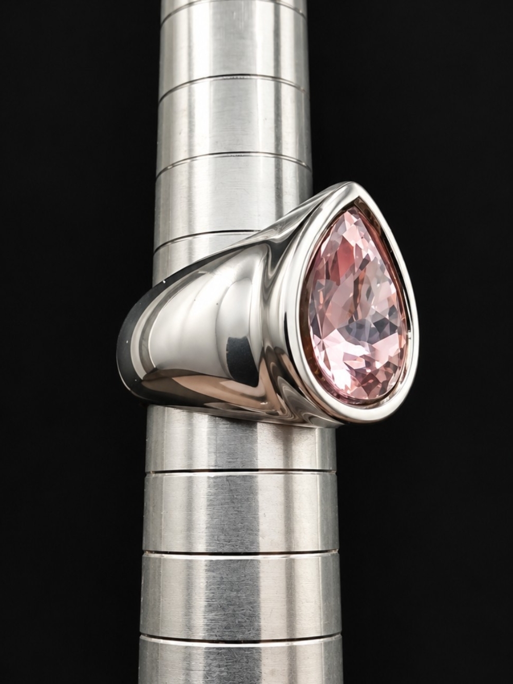 Modernist Style Ring - Picture 2 of 4